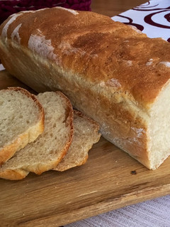 Una foto de Pan de molde con leche