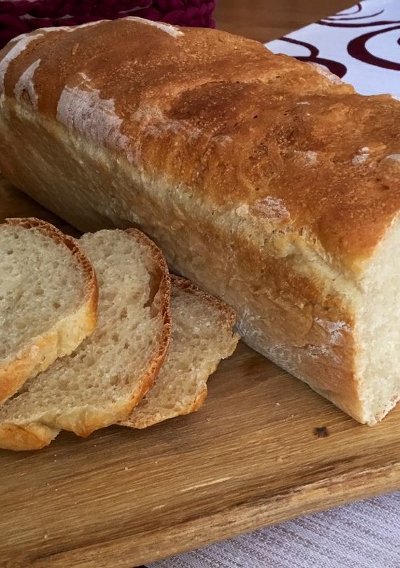 Una foto de Pan de molde con leche