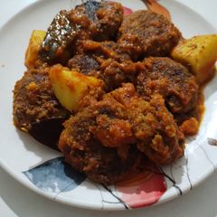 A picture of Raw Banana Kofta Dalna (Bengali style).
