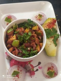 કાચી કેરી ડુંગળી નુ કચુંબર (Kachi Keri Dungri Kachumber Recipe In Gujarati) રેસીપી મુખ્ય ફોટો