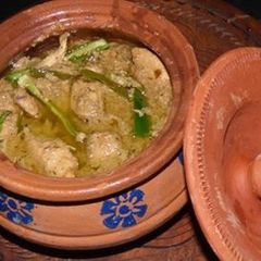 A picture of Chicken white handi.