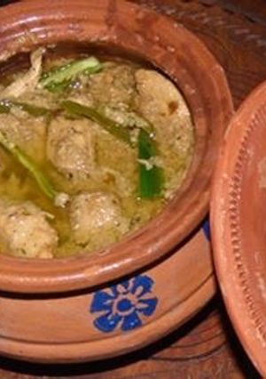 A picture of Chicken white handi.