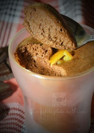 Une photo de Mousse au chocolat noir et orange confite