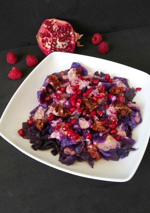 Foto principal de Lombarda con vinagreta de frambuesa y piñones