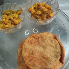A picture of White chana, mix veg, puri.