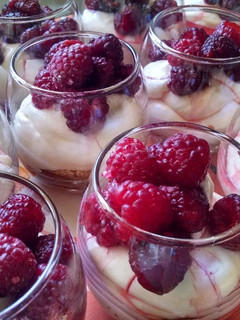 Una foto de Cheesecake shots de frambuesas