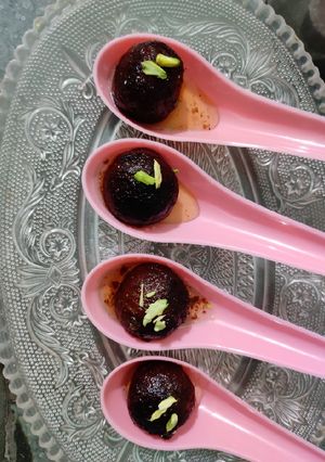 માવા ના ગુલાબજાંબુ (Mava Gulab Jamun Recipe In Gujarati) રેસીપી મુખ્ય ફોટો