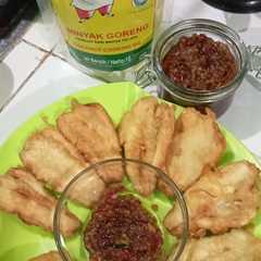 รูปของ Pisang goreng wijen kriuk dan dabu-dabu goreng (Manado taste)