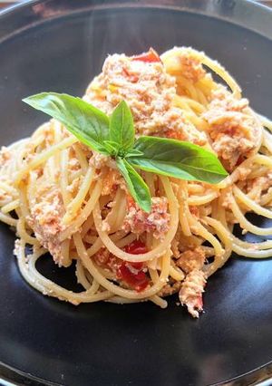Una foto de Espaguetis con tomates cherry, queso ricota y atún