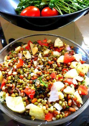 A picture of Sprouted Moong Moth Chaat.