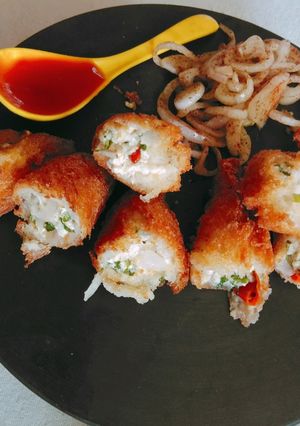 A picture of Dahi ke sholey fried hung curd roll.