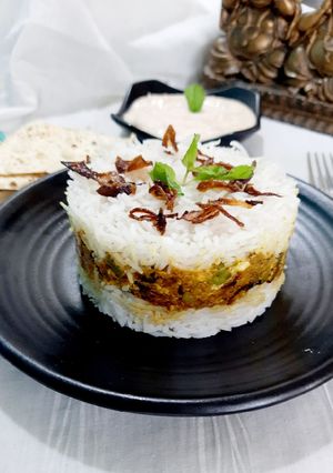 સાઉથ ઇન્ડિયન બિરયાની (South Indian Biryani Recipe In Gujarati) રેસીપી મુખ્ય ફોટો