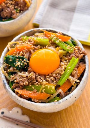 A picture of One-Pan Soboro Bibimbap Bowl with Ground Meat.