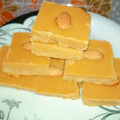 A picture of Besan burfi.