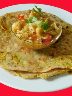 Spicy Cauliflower Masala Stuffed Parota (stuffed Parota recipe in tamil) செய்முறை முக்கிய புகைப்படம்