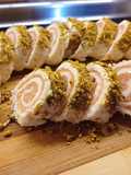 Roll di pancarrè con salmone e pistacchio
