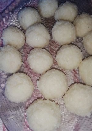 A picture of Coconut laddu.