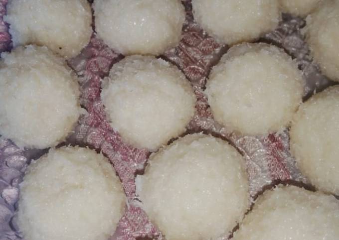 Coconut laddu