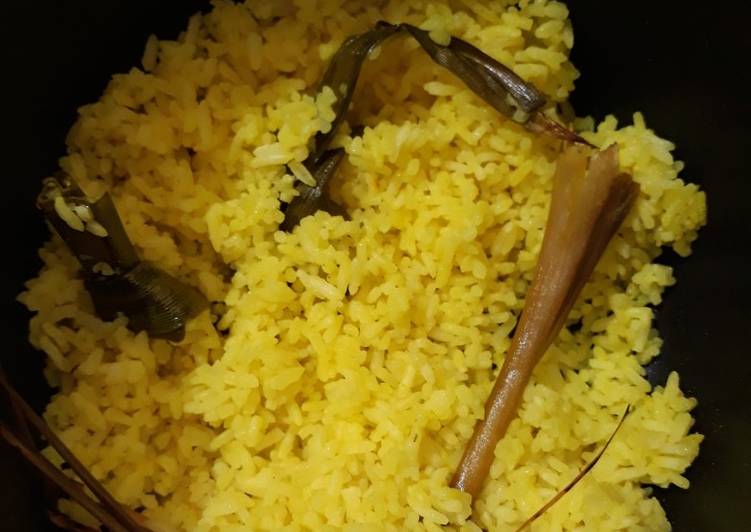 Nasi kuning pulen magic com