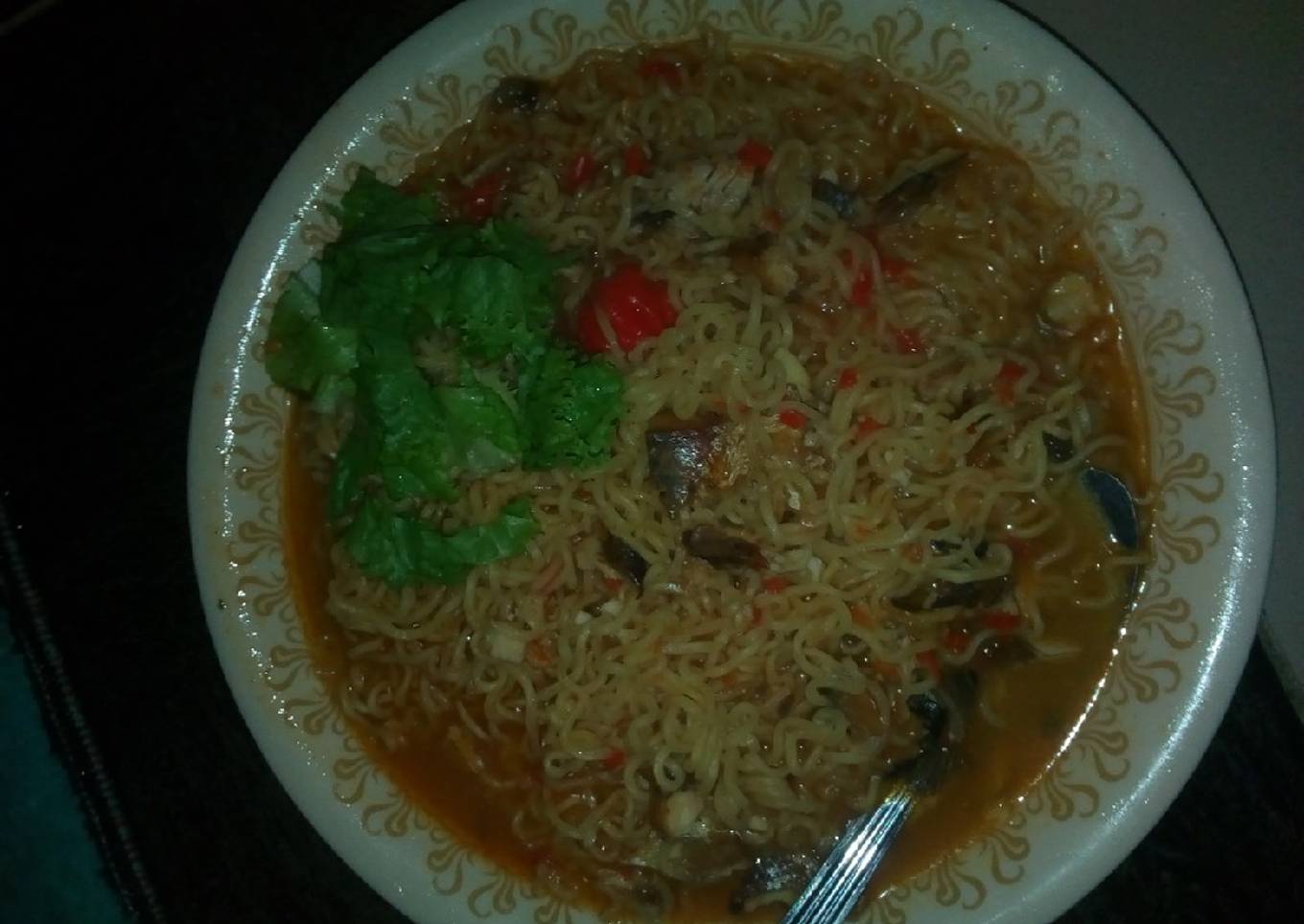 Indomie with fish,garnish with lettuce