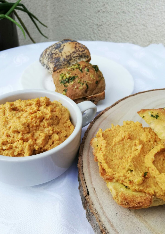 Una foto de Paté vegano de zanahorias asadas y crema de cacahuete