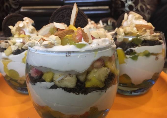 Recipe of Mario Batali Oreo fruit 'n' cream