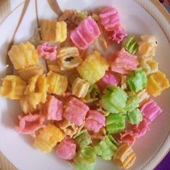 A picture of Colourful papad/crackers.