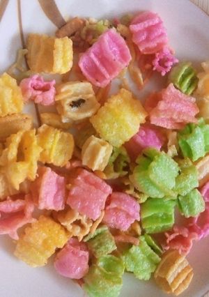 A picture of Colourful papad/crackers.