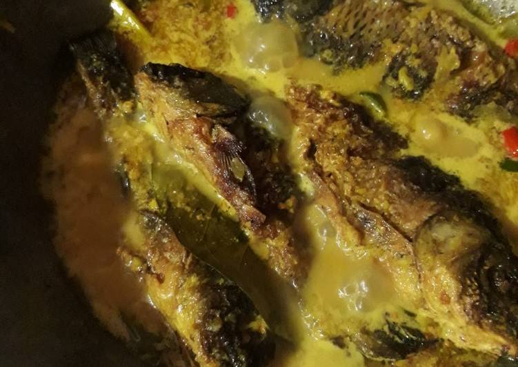 Ikan Mas Bumbu Santan Kuning