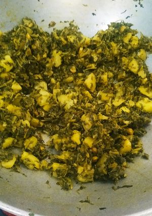 आलू मेथी साग (aloo methi saag recipe in Hindi) रेसिपी मुख्य फोटो