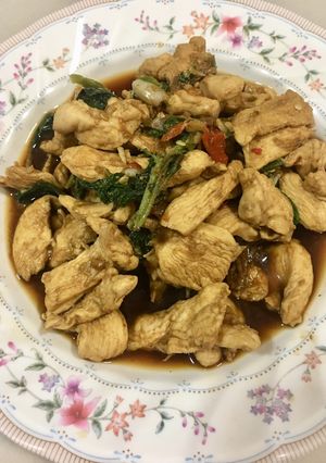 รูปของ “ผัดกระเพราอกไก่”