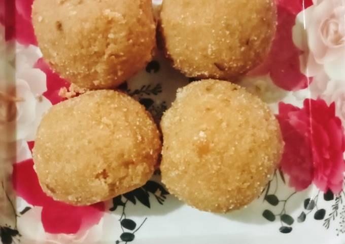 Besan Ke Laddoo Recipe By Mukta Nayak - Cookpad