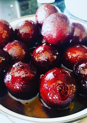 A picture of Gulab Jamun.