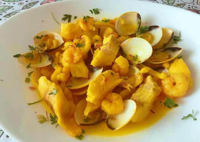 Receta Sopa de merluza, gambitas y almejas