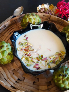 સીતાફળ બાસુંદી (Sitafal basundi recipe in gujarati) રેસીપી મુખ્ય ફોટો
