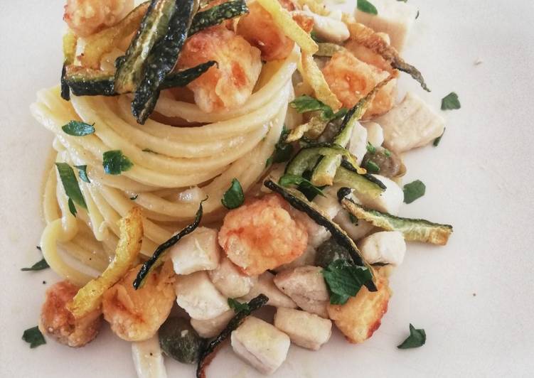 Spaghetti quadrati con pesce spada e chips di zucchine 🌷