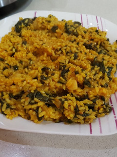 Una foto de Arroz y espinacas en olla GM