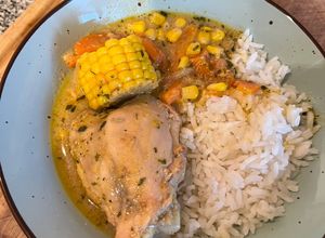 Una foto de Muslos de pollo a la olla