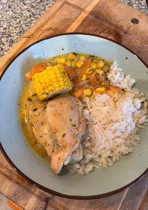 Una foto de Muslos de pollo a la olla