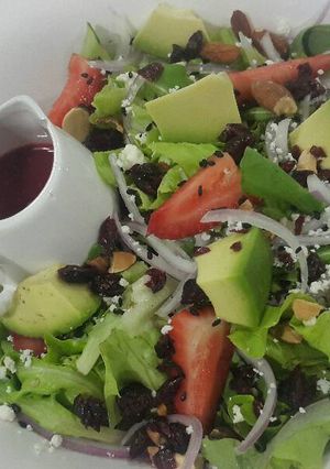 Una foto de Ensalada de frutilla
