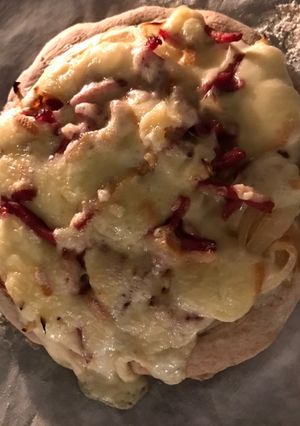 Une photo de Pizza façon raclette
