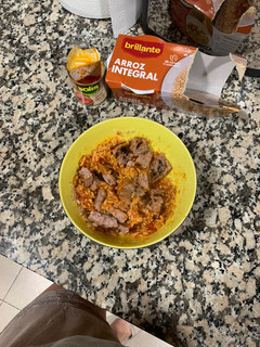 Una foto de Arroz Integral con Hamburguesa