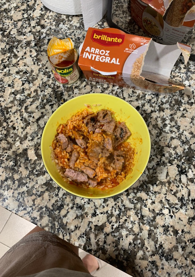 Una foto de Arroz Integral con Hamburguesa