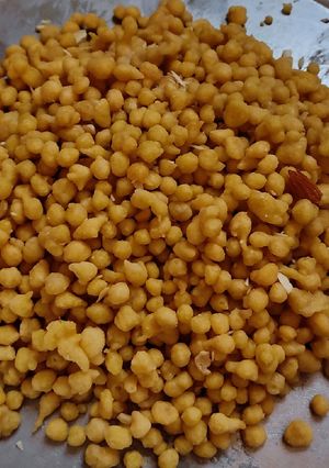 ચણા ના લોટ ની મીઠી બુંદી (Chana Flour Sweet Boondi Recipe In Gujarati) રેસીપી મુખ્ય ફોટો
