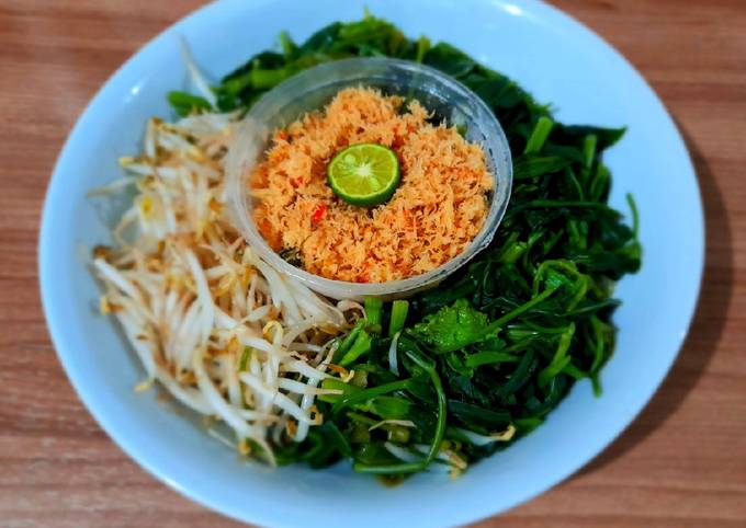 Ini dia! Cara mudah memasak Urap Sayur Simple pedes yang lezat