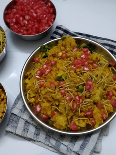 બટાકા પૌવા (Bataka Poha Recipe In Gujarati) રેસીપી મુખ્ય ફોટો