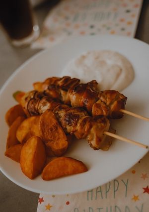 O poză a rețetei Frigărui de pui cu bacon și legume.