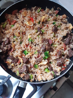 Una foto de Arroz con brócoli estilo chaufa
