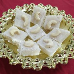 A picture of Coconut burfi.