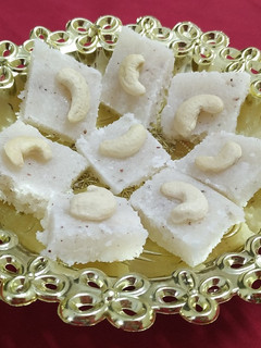 A picture of Coconut burfi.